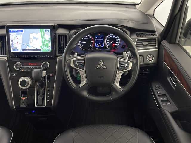 三菱 デリカＤ：５ G パワーパッケージ 宮崎県 2021(令3)年 5万km ウォームホワイトパール e-Assist/〇衝突被害軽減ブレーキシステム［FCM］/〇誤発進抑制機能（前進時）/〇車線逸脱警報システム［LDW］/〇オートマチックハイビーム［AHB］/〇レーダークルーズコントロールシステム［ACC］/純正10.1型SDナビ/フルセグTV/CD/DVD/Bluetooth/HDMI/マルチアラウンドモニター/両側パワースライドドア/電動サイドステップ/パワーバックドア/パワーシート/シートヒーター/レザー調シートカバー/LEDヘッドライト/純正18インチAW/ビルトインETC/アイドリングストップ/スマートキー×2/保証書