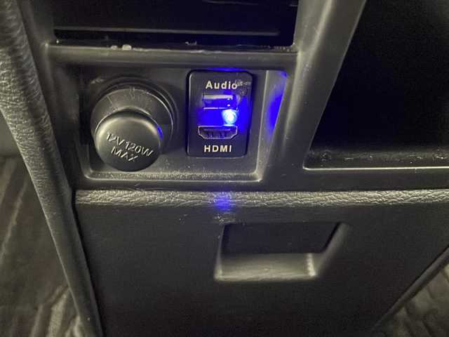 三菱 デリカＤ：５ G パワーパッケージ 宮崎県 2021(令3)年 5万km ウォームホワイトパール e-Assist/〇衝突被害軽減ブレーキシステム［FCM］/〇誤発進抑制機能（前進時）/〇車線逸脱警報システム［LDW］/〇オートマチックハイビーム［AHB］/〇レーダークルーズコントロールシステム［ACC］/純正10.1型SDナビ/フルセグTV/CD/DVD/Bluetooth/HDMI/マルチアラウンドモニター/両側パワースライドドア/電動サイドステップ/パワーバックドア/パワーシート/シートヒーター/レザー調シートカバー/LEDヘッドライト/純正18インチAW/ビルトインETC/アイドリングストップ/スマートキー×2/保証書