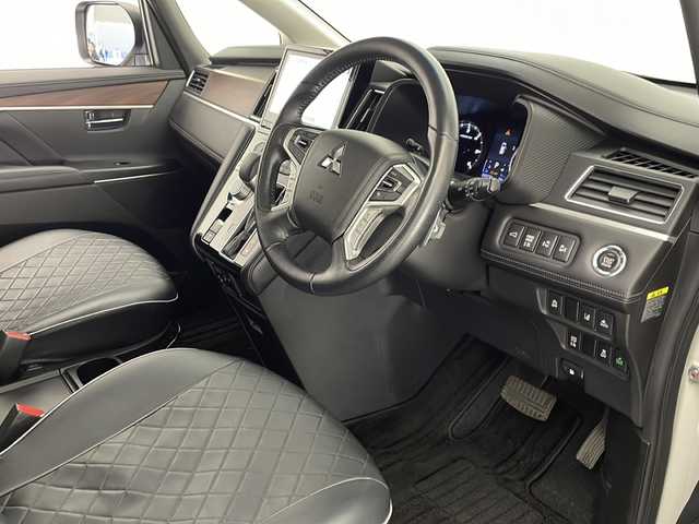 三菱 デリカＤ：５ G パワーパッケージ 宮崎県 2021(令3)年 5万km ウォームホワイトパール e-Assist/〇衝突被害軽減ブレーキシステム［FCM］/〇誤発進抑制機能（前進時）/〇車線逸脱警報システム［LDW］/〇オートマチックハイビーム［AHB］/〇レーダークルーズコントロールシステム［ACC］/純正10.1型SDナビ/フルセグTV/CD/DVD/Bluetooth/HDMI/マルチアラウンドモニター/両側パワースライドドア/電動サイドステップ/パワーバックドア/パワーシート/シートヒーター/レザー調シートカバー/LEDヘッドライト/純正18インチAW/ビルトインETC/アイドリングストップ/スマートキー×2/保証書