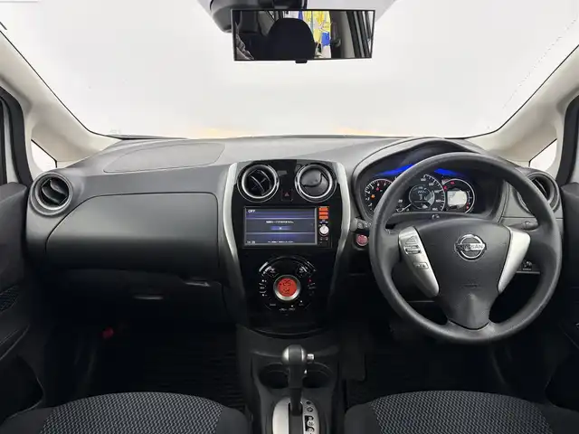 日産 ノート X DIG－S 愛知県 2015(平27)年 3.6万km ブリリアントホワイトパール 純正ナビ/・フルセグTV/・Bluetooth/・CD/DVD/・AM/FM/・USB/・iPod/エマージェンシーブレーキ/車線逸脱警報/横滑り防止装置/プッシュスタート/バックカメラ/14インチアルミホイール/オートライト/ETC/スマートキー