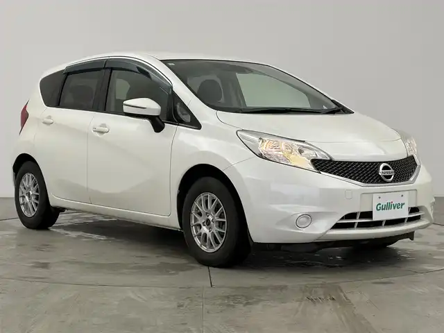 日産 ノート X DIG－S 愛知県 2015(平27)年 3.6万km ブリリアントホワイトパール 純正ナビ/・フルセグTV/・Bluetooth/・CD/DVD/・AM/FM/・USB/・iPod/エマージェンシーブレーキ/車線逸脱警報/横滑り防止装置/プッシュスタート/バックカメラ/14インチアルミホイール/オートライト/ETC/スマートキー