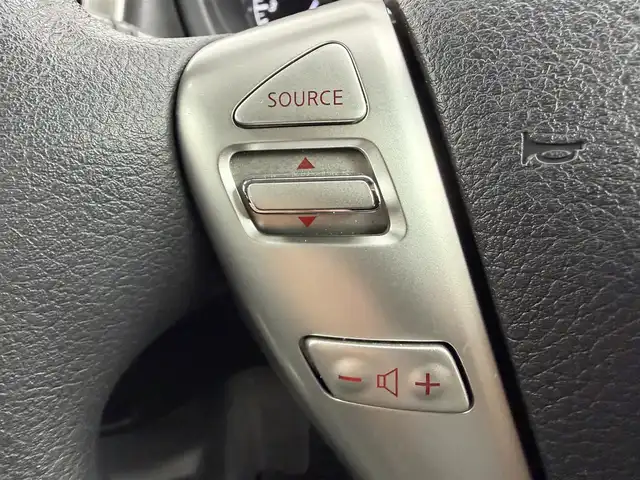 日産 ノート X DIG－S 愛知県 2015(平27)年 3.6万km ブリリアントホワイトパール 純正ナビ/・フルセグTV/・Bluetooth/・CD/DVD/・AM/FM/・USB/・iPod/エマージェンシーブレーキ/車線逸脱警報/横滑り防止装置/プッシュスタート/バックカメラ/14インチアルミホイール/オートライト/ETC/スマートキー