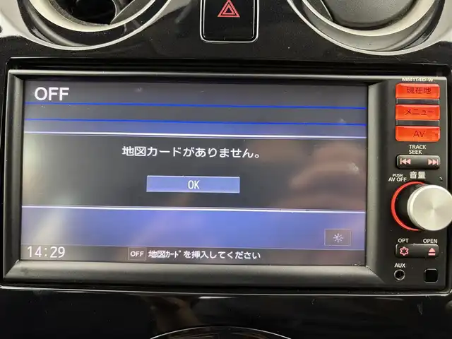 日産 ノート X DIG－S 愛知県 2015(平27)年 3.6万km ブリリアントホワイトパール 純正ナビ/・フルセグTV/・Bluetooth/・CD/DVD/・AM/FM/・USB/・iPod/エマージェンシーブレーキ/車線逸脱警報/横滑り防止装置/プッシュスタート/バックカメラ/14インチアルミホイール/オートライト/ETC/スマートキー