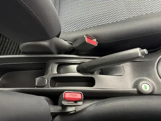 日産 ノート X DIG－S 愛知県 2015(平27)年 3.6万km ブリリアントホワイトパール 純正ナビ/・フルセグTV/・Bluetooth/・CD/DVD/・AM/FM/・USB/・iPod/エマージェンシーブレーキ/車線逸脱警報/横滑り防止装置/プッシュスタート/バックカメラ/14インチアルミホイール/オートライト/ETC/スマートキー