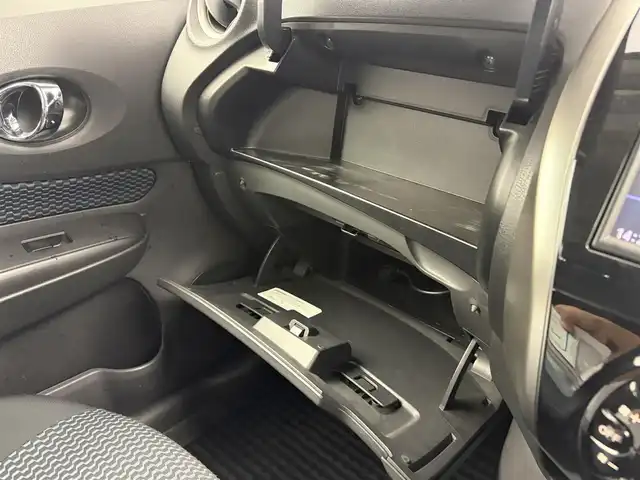 日産 ノート X DIG－S 愛知県 2015(平27)年 3.6万km ブリリアントホワイトパール 純正ナビ/・フルセグTV/・Bluetooth/・CD/DVD/・AM/FM/・USB/・iPod/エマージェンシーブレーキ/車線逸脱警報/横滑り防止装置/プッシュスタート/バックカメラ/14インチアルミホイール/オートライト/ETC/スマートキー