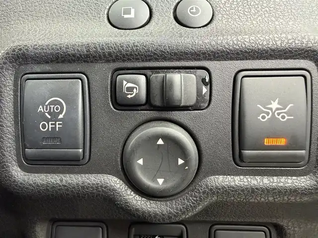 日産 ノート X DIG－S 愛知県 2015(平27)年 3.6万km ブリリアントホワイトパール 純正ナビ/・フルセグTV/・Bluetooth/・CD/DVD/・AM/FM/・USB/・iPod/エマージェンシーブレーキ/車線逸脱警報/横滑り防止装置/プッシュスタート/バックカメラ/14インチアルミホイール/オートライト/ETC/スマートキー