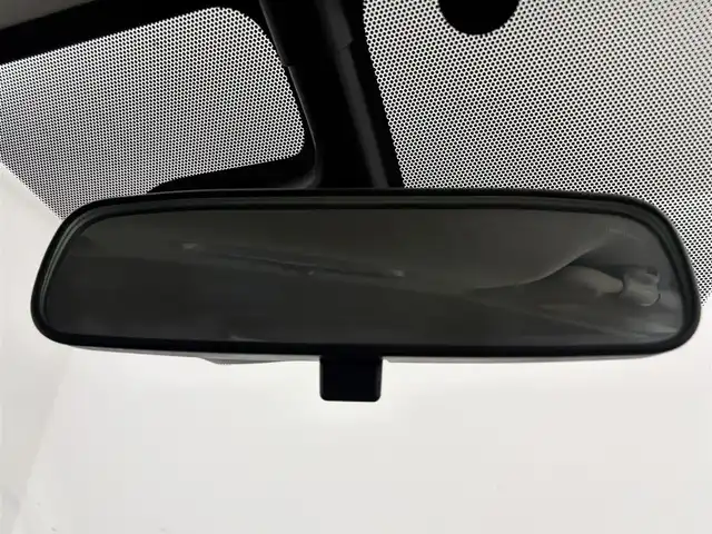 日産 ノート X DIG－S 愛知県 2015(平27)年 3.6万km ブリリアントホワイトパール 純正ナビ/・フルセグTV/・Bluetooth/・CD/DVD/・AM/FM/・USB/・iPod/エマージェンシーブレーキ/車線逸脱警報/横滑り防止装置/プッシュスタート/バックカメラ/14インチアルミホイール/オートライト/ETC/スマートキー