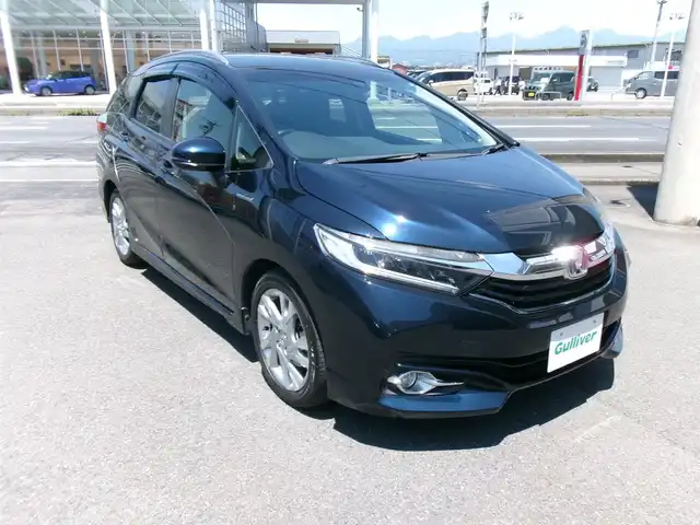 ホンダ シャトル ハイブリッド Z スタイルエディション 群馬県 2016(平28)年 8万km ミッドナイトブルービームM 8インチプレミアムインターナビ/　・フルセグTV・BT・DVD(VXM-165VFEi)/純正バックモニター/あんしんパッケージ/ビルトインETC/前席シートヒーター/LEDヘッドライト/スマートキー×2＆プッシュスタート/クルーズコントロール/純正16インチアルミホイール/H29.30.R2.3.5年記録簿/保証書＆取説