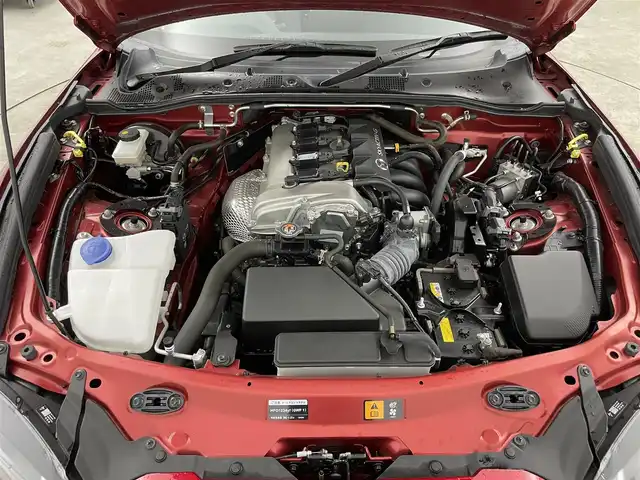 マツダ ロードスター S スペシャルパッケージ 千葉県 2023(令5)年 1.8万km ソウルレッドクリスタルM i-ACTIVSENSE/・スマートシティブレーキサポート/・ブラインドスポットモニタリング/・車線逸脱警報/・パーキングセンサー/マツダコネクト/・CD/DVD/USB/AUX/・Bluetooth/・フルセグ/LEDオートライト/シートヒーター/革巻きステアリング/純正16インチアルミホイール/純正フロアマット/ステアリングスイッチ/プッシュスタート/スマートキー/ETC