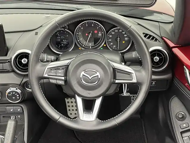 マツダ ロードスター S スペシャルパッケージ 千葉県 2023(令5)年 1.8万km ソウルレッドクリスタルM i-ACTIVSENSE/・スマートシティブレーキサポート/・ブラインドスポットモニタリング/・車線逸脱警報/・パーキングセンサー/マツダコネクト/・CD/DVD/USB/AUX/・Bluetooth/・フルセグ/LEDオートライト/シートヒーター/革巻きステアリング/純正16インチアルミホイール/純正フロアマット/ステアリングスイッチ/プッシュスタート/スマートキー/ETC