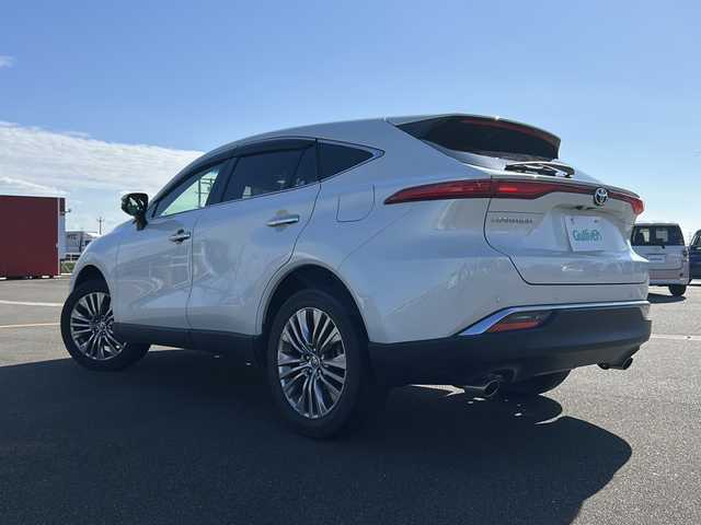 トヨタ ハリアー Z 佐賀県 2020(令2)年 4.8万km ホワイトパールクリスタルシャイン ワンオーナー/JBL12.3インチメモリーナビゲーション/・JBLプレミアムサウンド/・フルセグTV/AM/FM/USB/Bluetooth/パノラミックビューモニター/ビルトインETC2.0/ヘッドアップディスプレイ/パワーバックドア/デジタルインナーミラー(後方ドライブレコーダー機能付)/電子パーキングブレーキ/・AUTO HOLD機能/ハーフレザーシート/ISOFIX対応/革巻きステアリング/ステアリングリモコン/純正19インチアルミホイール/純正LEDヘッドライト/・オートマチックハイビーム/純正LEDフォグランプ/純正フロアマット/純正ドアバイザ―/新車保証書/取扱説明書/スペアキー１本/トヨタセーフティセンス/・レーダークルーズコントロール/・プリクラッシュセーフティ/・レーンディパーチャーアラート/・ブラインドスポットモニター/・クリアランスソナー/・リヤクロストラフィックアラート/・ロードサインアシスト