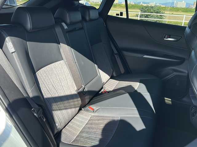 トヨタ ハリアー Z 佐賀県 2020(令2)年 4.8万km ホワイトパールクリスタルシャイン ワンオーナー/JBL12.3インチメモリーナビゲーション/・JBLプレミアムサウンド/・フルセグTV/AM/FM/USB/Bluetooth/パノラミックビューモニター/ビルトインETC2.0/ヘッドアップディスプレイ/パワーバックドア/デジタルインナーミラー(後方ドライブレコーダー機能付)/電子パーキングブレーキ/・AUTO HOLD機能/ハーフレザーシート/ISOFIX対応/革巻きステアリング/ステアリングリモコン/純正19インチアルミホイール/純正LEDヘッドライト/・オートマチックハイビーム/純正LEDフォグランプ/純正フロアマット/純正ドアバイザ―/新車保証書/取扱説明書/スペアキー１本/トヨタセーフティセンス/・レーダークルーズコントロール/・プリクラッシュセーフティ/・レーンディパーチャーアラート/・ブラインドスポットモニター/・クリアランスソナー/・リヤクロストラフィックアラート/・ロードサインアシスト