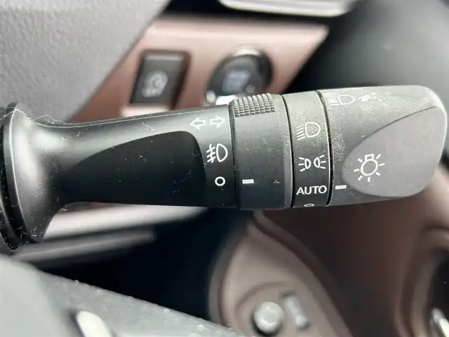 トヨタ エスクァイア Gi 奈良県 2016(平28)年 4.9万km ホワイトパールクリスタルシャイン 純正ナビ　/フルセグ　/Bluetooth　/ビルドインETC　/両側パワスラ　/シートヒーター　/バックカメラ　/クルーズコントロール　/純正フロアマット　/純正アルミホイール　/オートライト　/盗難防止装置/レーンキープアシスト/衝突被害軽減システム