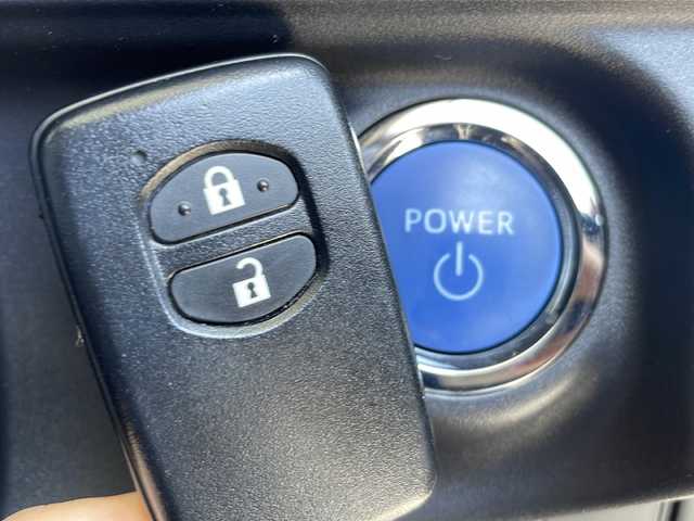 トヨタ アクア G 愛知県 2018(平30)年 2.7万km グレーメタリック 衝突被害軽減ブレーキ/純正7インチSD（ナビあり）/クルーズコントロール/ワンセグTV/CD/Bluetooth/バックカメラ/コーナーセンサー/LEDヘッドライト/オートマチックハイビーム/ステアリングスイッチ/スマートキー/プッシュスタート