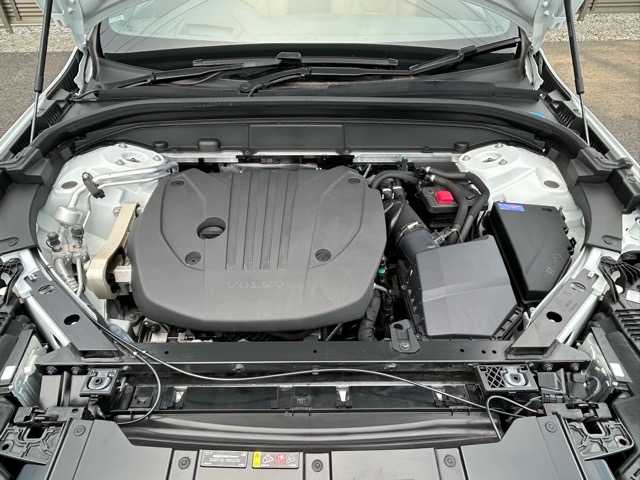 ボルボ ボルボ ＸＣ６０ アルティメット B5 AWD 千葉県 2023(令5)年 1.6万km 白 Google搭載インフォテインメントシステム/harmanKarbon/パノラマガラスルーフ/ヘッドアップディスプレイ/AppleCarPlay/AndroidAuto/Bluetooth/全方位カメラ/ETC/前後ドライブレコーダー/置くだけ充電/パワーバックドア/衝突回避アシスト/ブラインドスポットモニター/レーンキープアシスト/ロードサインアシスト/先行車発進お知らせ/ドライバーアラート/レーダークルーズコントロール/レザーシート/前席パワーシート/全席シートヒーター/前席シートレーター/プッシュスタート/スマートキー/スペアキー×１/純正19インチアルミホイール/純正フロアマット/保証書