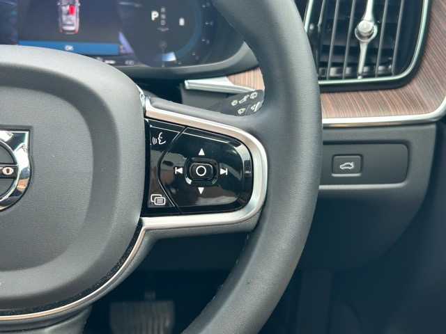 ボルボ ボルボ ＸＣ６０ アルティメット B5 AWD 千葉県 2023(令5)年 1.6万km 白 Google搭載インフォテインメントシステム/harmanKarbon/パノラマガラスルーフ/ヘッドアップディスプレイ/AppleCarPlay/AndroidAuto/Bluetooth/全方位カメラ/ETC/前後ドライブレコーダー/置くだけ充電/パワーバックドア/衝突回避アシスト/ブラインドスポットモニター/レーンキープアシスト/ロードサインアシスト/先行車発進お知らせ/ドライバーアラート/レーダークルーズコントロール/レザーシート/前席パワーシート/全席シートヒーター/前席シートレーター/プッシュスタート/スマートキー/スペアキー×１/純正19インチアルミホイール/純正フロアマット/保証書