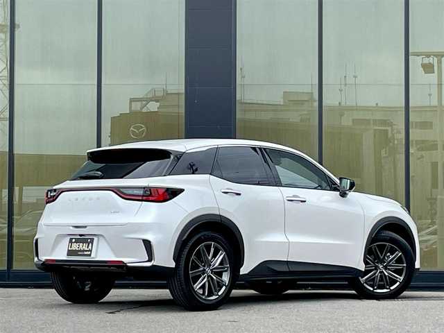 レクサス ＬＢＸ リラックス 石川県 2024(令6)年 1.2万km ソニッククォーツ 純正メモリナビ/（DTV・Bluetooth）/TVキャンセラー/オートパーク/衝突軽減/レーンキープアシスト/操舵支援/追従機能付きクルーズコントロール/クリアランスソナー/パーキングサポートブレーキ/BSM/パノラマビューモニター/ETC2.0ビルドイン/ドライブレコーダー/革ステアリング/パドルシフト/ステアリングヒーター/茶革シート/D席シートメモリー/D席パワーシート/前席シートヒーター/パワーバックドア/自動防眩ミラー/フロアマット/LEDヘッドライト/フォグランプ/ウィンカーミラー/電格ミラー/オートハイビーム