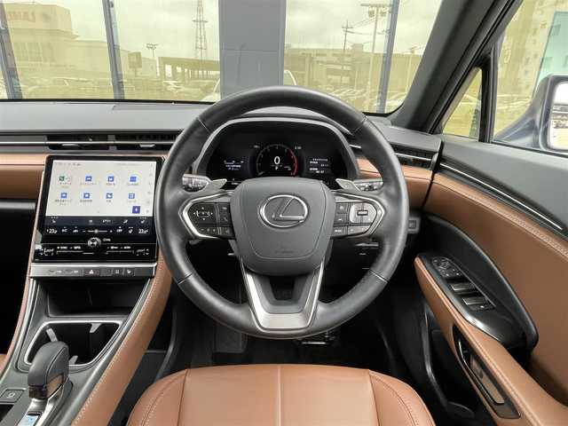 レクサス ＬＢＸ リラックス 石川県 2024(令6)年 1.2万km ソニッククォーツ 純正メモリナビ/（DTV・Bluetooth）/TVキャンセラー/オートパーク/衝突軽減/レーンキープアシスト/操舵支援/追従機能付きクルーズコントロール/クリアランスソナー/パーキングサポートブレーキ/BSM/パノラマビューモニター/ETC2.0ビルドイン/ドライブレコーダー/革ステアリング/パドルシフト/ステアリングヒーター/茶革シート/D席シートメモリー/D席パワーシート/前席シートヒーター/パワーバックドア/自動防眩ミラー/フロアマット/LEDヘッドライト/フォグランプ/ウィンカーミラー/電格ミラー/オートハイビーム