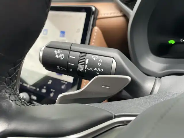 レクサス ＬＢＸ リラックス 石川県 2024(令6)年 1.2万km ソニッククォーツ 純正メモリナビ/（DTV・Bluetooth）/TVキャンセラー/オートパーク/衝突軽減/レーンキープアシスト/操舵支援/追従機能付きクルーズコントロール/クリアランスソナー/パーキングサポートブレーキ/BSM/パノラマビューモニター/ETC2.0ビルドイン/ドライブレコーダー/革ステアリング/パドルシフト/ステアリングヒーター/茶革シート/D席シートメモリー/D席パワーシート/前席シートヒーター/パワーバックドア/自動防眩ミラー/フロアマット/LEDヘッドライト/フォグランプ/ウィンカーミラー/電格ミラー/オートハイビーム