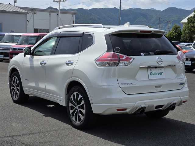 日産 エクストレイル ハイブリッド モード・プレミア 鹿児島県 2017(平29)年 7.9万km ブリリアントホワイトパール 後席フリップダウンモニター　/デジタルインナーミラー　/ビルトインＥＴＣ　/前後純正ドライブレコーダー　/純正ＳＤナビ（ＭＭ５１６Ｄ－Ｌ）　/バックカメラ　/パワーバックドア　/Ｂｌｕｅｔｏｏｔｈオーディオ/ルーフレール/純正アルミホイール(18インチ)/前後コーナーセンサー/D+N席シートヒーター/ヒルディセントコントロール/エマージェンシーブレーキ/プッシュスタート/スマートキー