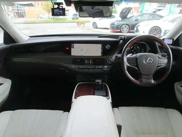 レクサス ＬＳ 500h バージョンL 千葉県 2017(平29)年 5.8万km ソニッククォーツ 純正ナビ、フルセグTV(キャンセラー有)/パノラミックビューモニター/純正オーディオ【DVD/CD/BT/SD/USB】/マークレビンソンサウンド/Lexus Safety System +A/エアサスペンション/三眼LEDヘッドライト/レーダークルーズコントロール/レーンキープアシスト/ヘッドアップディスプレイ/BSM/パドルシフト付きウッドコンビステアリング/前席メモリ機能付きパワーシート/ホワイトレザー/全席シートヒーター/エアシート/ステアリングヒーター/電動リアサンシェード/パワートランクリッド/ドアイージークローザー/デジタルインナーミラー/クリアランスソナー/社外前後ドライブレコーダー/社外レーダー/純正20インチアルミホイール/スマートキー×2、カードキー×1/取扱説明書/ナビ取扱説明書/新車時保証書/ディーラー整備記録簿(H30/R1/2/3/5/6/7)