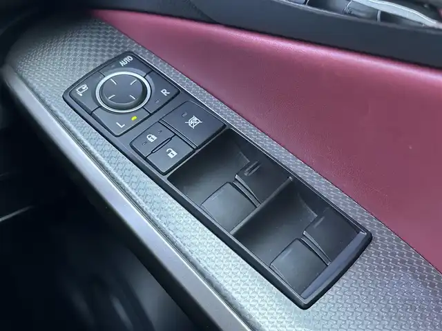 レクサス ＩＳ 300h Fスポーツ 群馬県 2013(平25)年 8万km ブラック ワンオーナー/メーカーSDナビ/フルセグTV/Bluetooth/CD/DVD/FM/AM/バックカメラ/ビルトインETC/前方ドライブレコーダー/赤革シート/D/N席パワーシート/D/N席シートヒーター・シートベンチレーション/パドルシフト/純正フロアマット/LEDヘッドライト/スマートキー×2/カードキー×1/取扱説明書/保証書