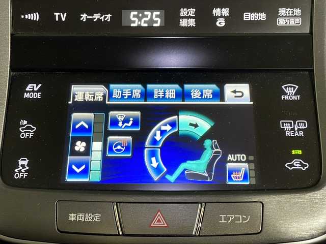 トヨタ クラウン ハイブリッド ロイヤルサルーンG 福岡県 2013(平25)年 5.1万km ブラック ・純正ナビ/・CD/DVD/・BT/・Bカメラ/・メモリーパワーシート/・ETC/・オートライト/・オートマチックハイビーム/・HIDヘッドライト/・クルコン/・ステアリングスイッチ/・スマートキー/・革巻きステアリング/・オートドアミラー/・純正フロアマット