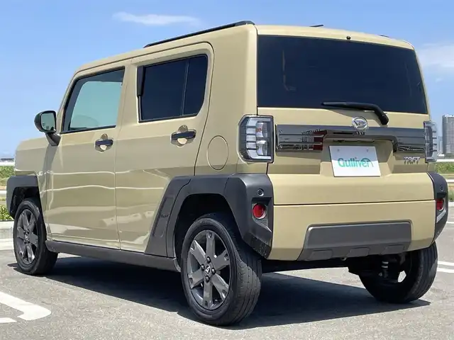 ダイハツ タフト G ダーククロムベンチャー 佐賀県 2023(令5)年 3.9万km サンドベージュメタリック ガラスルーフ/純正9インチナビ・フルセグTV/・CD/DVD/SD/USB/HDMI/Bluetooth/TVキャンセラー/全方位カメラ/ETC/コーナーセンサー/電子パーキングブレーキ/AUTO HOLD機能/D+N席シートヒーター/革巻きステアリング/ステアリングリモコン/オートハイビーム/純正LEDヘッドライト/純正LEDフォグライト/純正15インチアルミ/新車保証書/ダイハツスマートアシスト/・車線逸脱抑制機能/・車線逸脱警報/・先行車発進お知らせ機能/・衝突被害軽減ブレーキ