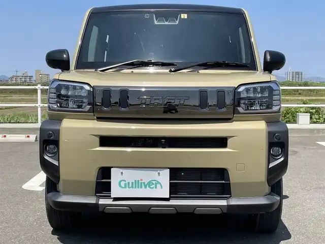 ダイハツ タフト G ダーククロムベンチャー 佐賀県 2023(令5)年 3.9万km サンドベージュメタリック ガラスルーフ/純正9インチナビ・フルセグTV/・CD/DVD/SD/USB/HDMI/Bluetooth/TVキャンセラー/全方位カメラ/ETC/コーナーセンサー/電子パーキングブレーキ/AUTO HOLD機能/D+N席シートヒーター/革巻きステアリング/ステアリングリモコン/オートハイビーム/純正LEDヘッドライト/純正LEDフォグライト/純正15インチアルミ/新車保証書/ダイハツスマートアシスト/・車線逸脱抑制機能/・車線逸脱警報/・先行車発進お知らせ機能/・衝突被害軽減ブレーキ