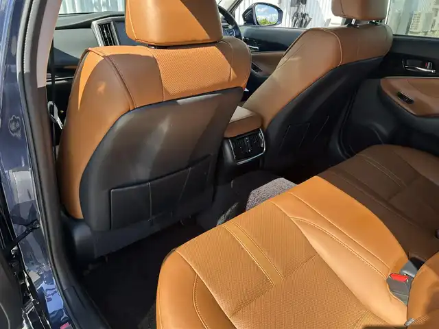 トヨタ クラウン ハイブリッド アスリートG 愛媛県 2016(平28)年 5.3万km ダークブルーマイカメタリック 【ジャパンカラーセレクションパッケージ:群青】/メーカーナビ・フルセグＴＶ　/サンルーフ　/茶レザーシート　/エアシート/シートヒーター/レーダークルーズコントロール/クリアランスソナー/ブラインドスポットモニター/ハンドルヒーター　/バックカメラ　/パワーシート（運転席メモリー付）/ドライブレコーダー　/純正ＥＴＣ２．０　/ＬＥＤオートライト　/ＢＳＭ/スマートキー2本/カードキー/保証書オットマン