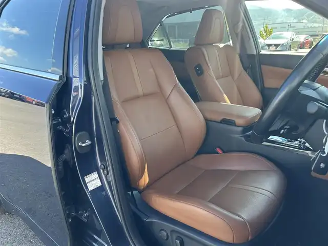 トヨタ クラウン ハイブリッド アスリートG 愛媛県 2016(平28)年 5.3万km ダークブルーマイカメタリック 【ジャパンカラーセレクションパッケージ:群青】/メーカーナビ・フルセグＴＶ　/サンルーフ　/茶レザーシート　/エアシート/シートヒーター/レーダークルーズコントロール/クリアランスソナー/ブラインドスポットモニター/ハンドルヒーター　/バックカメラ　/パワーシート（運転席メモリー付）/ドライブレコーダー　/純正ＥＴＣ２．０　/ＬＥＤオートライト　/ＢＳＭ/スマートキー2本/カードキー/保証書オットマン