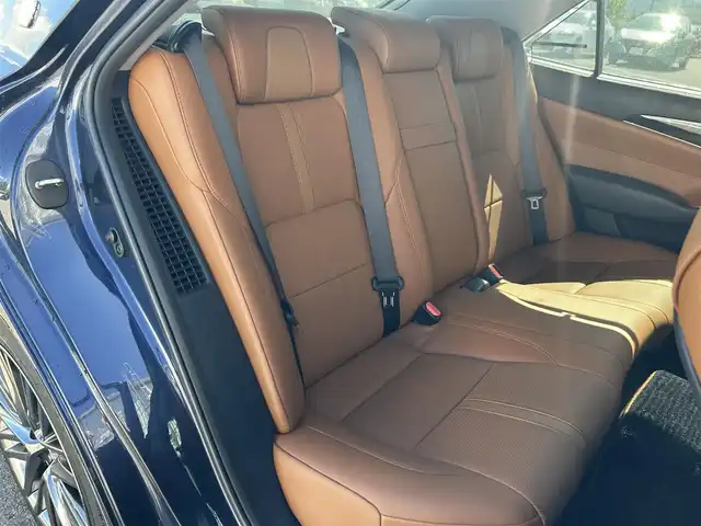 トヨタ クラウン ハイブリッド アスリートG 愛媛県 2016(平28)年 5.3万km ダークブルーマイカメタリック 【ジャパンカラーセレクションパッケージ:群青】/メーカーナビ・フルセグＴＶ　/サンルーフ　/茶レザーシート　/エアシート/シートヒーター/レーダークルーズコントロール/クリアランスソナー/ブラインドスポットモニター/ハンドルヒーター　/バックカメラ　/パワーシート（運転席メモリー付）/ドライブレコーダー　/純正ＥＴＣ２．０　/ＬＥＤオートライト　/ＢＳＭ/スマートキー2本/カードキー/保証書オットマン