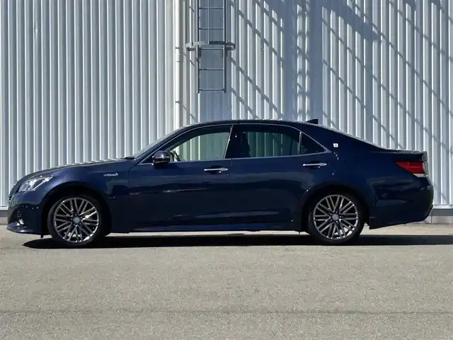 トヨタ クラウン ハイブリッド アスリートG 愛媛県 2016(平28)年 5.3万km ダークブルーマイカメタリック 【ジャパンカラーセレクションパッケージ:群青】/メーカーナビ・フルセグＴＶ　/サンルーフ　/茶レザーシート　/エアシート/シートヒーター/レーダークルーズコントロール/クリアランスソナー/ブラインドスポットモニター/ハンドルヒーター　/バックカメラ　/パワーシート（運転席メモリー付）/ドライブレコーダー　/純正ＥＴＣ２．０　/ＬＥＤオートライト　/ＢＳＭ/スマートキー2本/カードキー/保証書オットマン