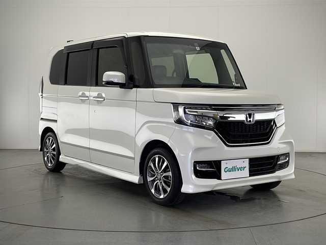 ホンダ Ｎ ＢＯＸ カスタム G EX ターボ ホンダセンシング 宮崎県 2017(平29)年 4万km プレミアムホワイトパールⅡ Honda SENSING/〇衝突軽減ブレーキ〈CMBS〉/〇誤発進抑制機能/〇後方誤発進抑制機能/〇歩行者事故低減ステアリング/〇路外逸脱抑制機能/〇ACC〈アダプティブ・クルーズ・コントロール〉/〇LKAS〈車線維持支援システム〉/〇オートハイビーム/〇先行車発進お知らせ機能/〇標識認識機能/純正8インチSDナビ/フルセグTV/CD/DVD/Bluetooth/バックカメラ/両側パワースライドドア/パドルシフト/ハーフレザーシート/LEDヘッドライト/純正14インチAW/純正ドライブレコーダー（/ETC