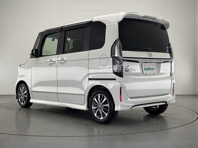 ホンダ Ｎ ＢＯＸ カスタム G EX ターボ ホンダセンシング 宮崎県 2017(平29)年 4万km プレミアムホワイトパールⅡ Honda SENSING/〇衝突軽減ブレーキ〈CMBS〉/〇誤発進抑制機能/〇後方誤発進抑制機能/〇歩行者事故低減ステアリング/〇路外逸脱抑制機能/〇ACC〈アダプティブ・クルーズ・コントロール〉/〇LKAS〈車線維持支援システム〉/〇オートハイビーム/〇先行車発進お知らせ機能/〇標識認識機能/純正8インチSDナビ/フルセグTV/CD/DVD/Bluetooth/バックカメラ/両側パワースライドドア/パドルシフト/ハーフレザーシート/LEDヘッドライト/純正14インチAW/純正ドライブレコーダー（/ETC