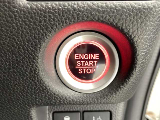 ホンダ Ｎ ＢＯＸ カスタム G EX ターボ ホンダセンシング 宮崎県 2017(平29)年 4万km プレミアムホワイトパールⅡ Honda SENSING/〇衝突軽減ブレーキ〈CMBS〉/〇誤発進抑制機能/〇後方誤発進抑制機能/〇歩行者事故低減ステアリング/〇路外逸脱抑制機能/〇ACC〈アダプティブ・クルーズ・コントロール〉/〇LKAS〈車線維持支援システム〉/〇オートハイビーム/〇先行車発進お知らせ機能/〇標識認識機能/純正8インチSDナビ/フルセグTV/CD/DVD/Bluetooth/バックカメラ/両側パワースライドドア/パドルシフト/ハーフレザーシート/LEDヘッドライト/純正14インチAW/純正ドライブレコーダー（/ETC