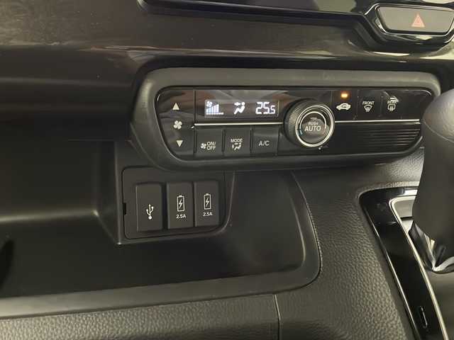 ホンダ Ｎ ＢＯＸ カスタム G EX ターボ ホンダセンシング 宮崎県 2017(平29)年 4万km プレミアムホワイトパールⅡ Honda SENSING/〇衝突軽減ブレーキ〈CMBS〉/〇誤発進抑制機能/〇後方誤発進抑制機能/〇歩行者事故低減ステアリング/〇路外逸脱抑制機能/〇ACC〈アダプティブ・クルーズ・コントロール〉/〇LKAS〈車線維持支援システム〉/〇オートハイビーム/〇先行車発進お知らせ機能/〇標識認識機能/純正8インチSDナビ/フルセグTV/CD/DVD/Bluetooth/バックカメラ/両側パワースライドドア/パドルシフト/ハーフレザーシート/LEDヘッドライト/純正14インチAW/純正ドライブレコーダー（/ETC