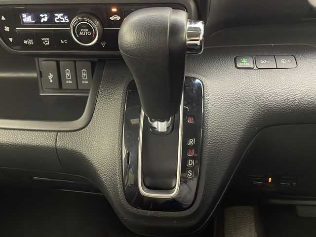 ホンダ Ｎ ＢＯＸ カスタム G EX ターボ ホンダセンシング 宮崎県 2017(平29)年 4万km プレミアムホワイトパールⅡ Honda SENSING/〇衝突軽減ブレーキ〈CMBS〉/〇誤発進抑制機能/〇後方誤発進抑制機能/〇歩行者事故低減ステアリング/〇路外逸脱抑制機能/〇ACC〈アダプティブ・クルーズ・コントロール〉/〇LKAS〈車線維持支援システム〉/〇オートハイビーム/〇先行車発進お知らせ機能/〇標識認識機能/純正8インチSDナビ/フルセグTV/CD/DVD/Bluetooth/バックカメラ/両側パワースライドドア/パドルシフト/ハーフレザーシート/LEDヘッドライト/純正14インチAW/純正ドライブレコーダー（/ETC
