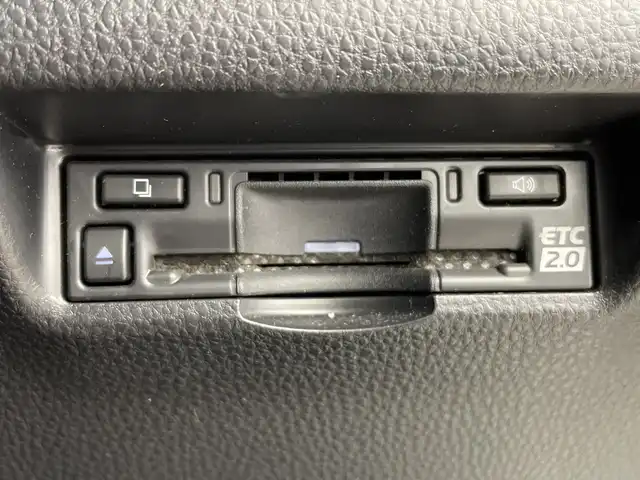 トヨタ ハリアー ハイブリッド Z レザーパッケージ 鹿児島県 2023(令5)年 3万km パール 純正12.3型ナビ /・Bluetooth/・フルセグTV/・AM/・FM/AppleCarPlay/AndroidAuto/フロント・サイド・バックカメラ/ETC2.0 /JBLサウンドシステム /デジタルインナーミラー型ドラレコ /ステアリングヒーター/ワイヤレス充電/前席ベンチレーション＆シートヒーター/電子パーキングブレーキ/オートホールド/前席パワーシート/シートメモリー/ブラインドスポットモニター/純正AW/純正LEDヘッドライト/純正フロアマット