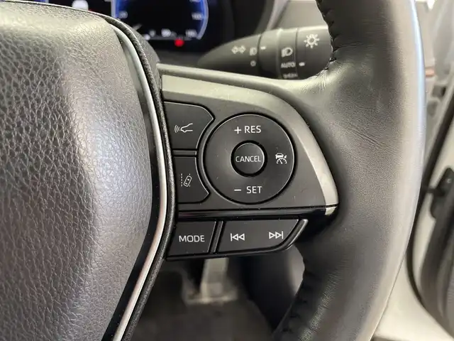 トヨタ ハリアー ハイブリッド Z レザーパッケージ 鹿児島県 2023(令5)年 3万km パール 純正12.3型ナビ /・Bluetooth/・フルセグTV/・AM/・FM/AppleCarPlay/AndroidAuto/フロント・サイド・バックカメラ/ETC2.0 /JBLサウンドシステム /デジタルインナーミラー型ドラレコ /ステアリングヒーター/ワイヤレス充電/前席ベンチレーション＆シートヒーター/電子パーキングブレーキ/オートホールド/前席パワーシート/シートメモリー/ブラインドスポットモニター/純正AW/純正LEDヘッドライト/純正フロアマット