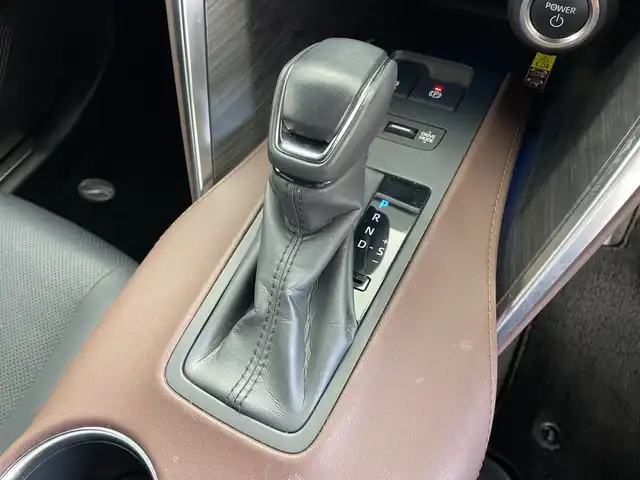 トヨタ ハリアー ハイブリッド Z レザーパッケージ 鹿児島県 2023(令5)年 3万km パール 純正12.3型ナビ /・Bluetooth/・フルセグTV/・AM/・FM/AppleCarPlay/AndroidAuto/フロント・サイド・バックカメラ/ETC2.0 /JBLサウンドシステム /デジタルインナーミラー型ドラレコ /ステアリングヒーター/ワイヤレス充電/前席ベンチレーション＆シートヒーター/電子パーキングブレーキ/オートホールド/前席パワーシート/シートメモリー/ブラインドスポットモニター/純正AW/純正LEDヘッドライト/純正フロアマット