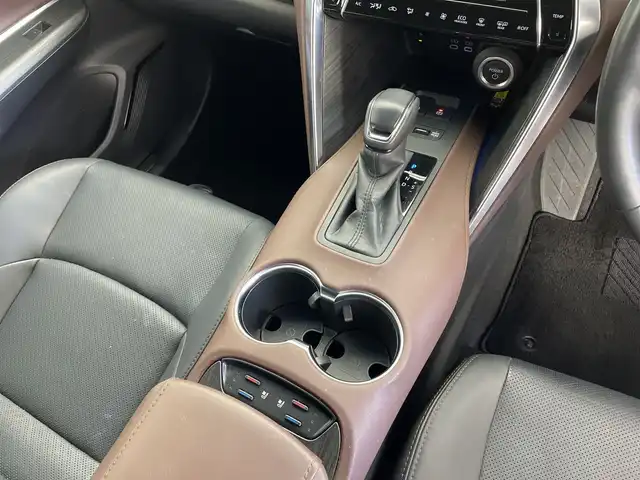 トヨタ ハリアー ハイブリッド Z レザーパッケージ 鹿児島県 2023(令5)年 3万km パール 純正12.3型ナビ /・Bluetooth/・フルセグTV/・AM/・FM/AppleCarPlay/AndroidAuto/フロント・サイド・バックカメラ/ETC2.0 /JBLサウンドシステム /デジタルインナーミラー型ドラレコ /ステアリングヒーター/ワイヤレス充電/前席ベンチレーション＆シートヒーター/電子パーキングブレーキ/オートホールド/前席パワーシート/シートメモリー/ブラインドスポットモニター/純正AW/純正LEDヘッドライト/純正フロアマット