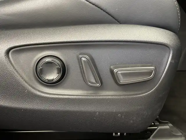 トヨタ ハリアー ハイブリッド Z レザーパッケージ 鹿児島県 2023(令5)年 3万km パール 純正12.3型ナビ /・Bluetooth/・フルセグTV/・AM/・FM/AppleCarPlay/AndroidAuto/フロント・サイド・バックカメラ/ETC2.0 /JBLサウンドシステム /デジタルインナーミラー型ドラレコ /ステアリングヒーター/ワイヤレス充電/前席ベンチレーション＆シートヒーター/電子パーキングブレーキ/オートホールド/前席パワーシート/シートメモリー/ブラインドスポットモニター/純正AW/純正LEDヘッドライト/純正フロアマット