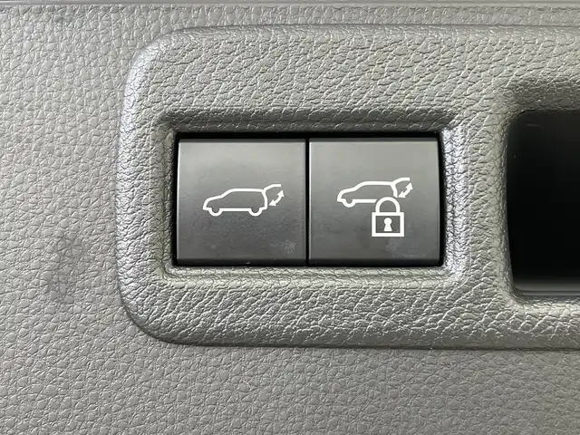 トヨタ ハリアー ハイブリッド Z レザーパッケージ 鹿児島県 2023(令5)年 3万km パール 純正12.3型ナビ /・Bluetooth/・フルセグTV/・AM/・FM/AppleCarPlay/AndroidAuto/フロント・サイド・バックカメラ/ETC2.0 /JBLサウンドシステム /デジタルインナーミラー型ドラレコ /ステアリングヒーター/ワイヤレス充電/前席ベンチレーション＆シートヒーター/電子パーキングブレーキ/オートホールド/前席パワーシート/シートメモリー/ブラインドスポットモニター/純正AW/純正LEDヘッドライト/純正フロアマット