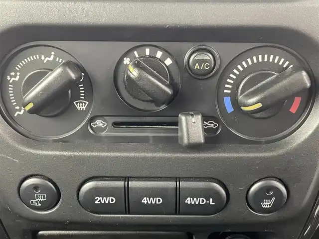 スズキ ジムニー クロスアドベンチャー XC 熊本県 2011(平23)年 10.7万km クエーサーグレーメタリック 禁煙車　/社外ナビ　/ＥＴＣ　/運転席シートヒーター　/電動格納ミラー　/純正フロアマット　/純正１６インチＡＷ　/ＬＥＤヘッドライト