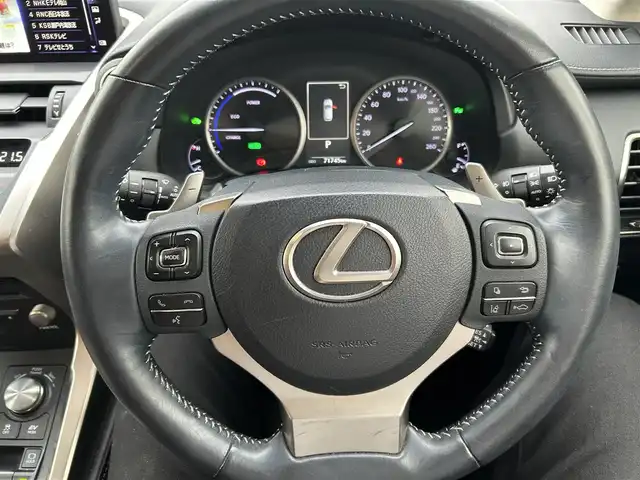 レクサス ＮＸ 300h バージョンL 岡山県 2018(平30)年 7.2万km ソニッククォーツ 登録時走行距離71745km/純正10.3インチナビ/フルセグTV/(AM.FM.TV.CD.DVD.BT)/パノラミックビューモニター/バックカメラ/レーダークルーズコントロール/レーンキープアシスト/AFS/衝突軽減ブレーキ/ETC2.0/全席シートヒーター/エアシート/電動リアゲート/クリアランスソナー/100V充電/MTモード付AT/オートライト/オートマチックハイビーム/フルフラットシート/純正フロアマット/１８インチ純正AW