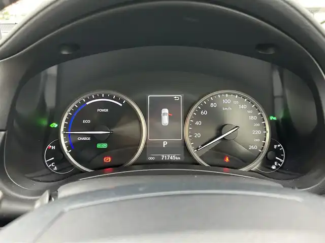レクサス ＮＸ 300h バージョンL 岡山県 2018(平30)年 7.2万km ソニッククォーツ 登録時走行距離71745km/純正10.3インチナビ/フルセグTV/(AM.FM.TV.CD.DVD.BT)/パノラミックビューモニター/バックカメラ/レーダークルーズコントロール/レーンキープアシスト/AFS/衝突軽減ブレーキ/ETC2.0/全席シートヒーター/エアシート/電動リアゲート/クリアランスソナー/100V充電/MTモード付AT/オートライト/オートマチックハイビーム/フルフラットシート/純正フロアマット/１８インチ純正AW