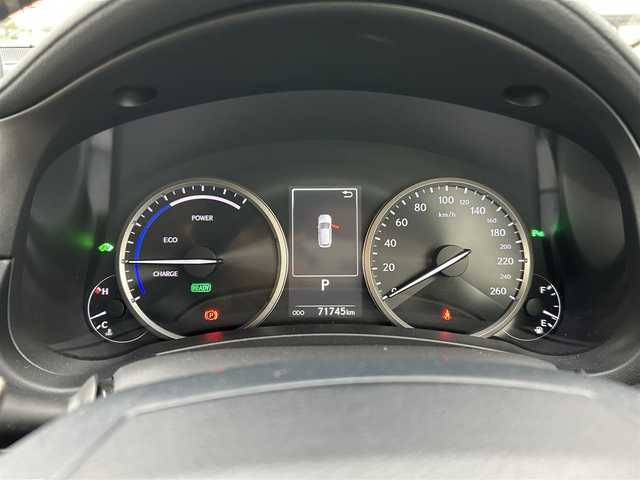 レクサス ＮＸ 300h バージョンL 岡山県 2018(平30)年 7.2万km ソニッククォーツ 禁煙車/登録時走行距離71745km/純正10.3インチナビ/フルセグTV/(AM.FM.TV.CD.DVD.BT)/パノラミックビューモニター/バックカメラ/レーダークルーズコントロール/レーンキープアシスト/BSM/AFS/衝突軽減ブレーキ/ETC2.0/全席シートヒーター/ステアリングヒーター/エアシート/電動リアゲート/クリアランスソナー/100V充電/MTモード付AT/オートライト/オートマチックハイビーム/フルフラットシート/純正フロアマット/１８インチ純正AW