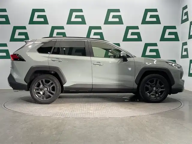 トヨタ ＲＡＶ４ アドベンチャー 鹿児島県 2023(令5)年 0.7万km アーバンカーキ ワンオーナー　/禁煙車　/純正ディスプレイオーディオ/フルセグTV　/トヨタセーフティセンス　/追従型クルーズコントロール　/バックカメラ　/前後コーナーセンサー/運転席メモリー付きパワーシート/前席シートヒーター　/前席ベンチレーション　/前後コーナーセンサー　/ＬＥＤヘッドライト/オートライト/オートマチックハイビーム/ETC/純正フロアマット