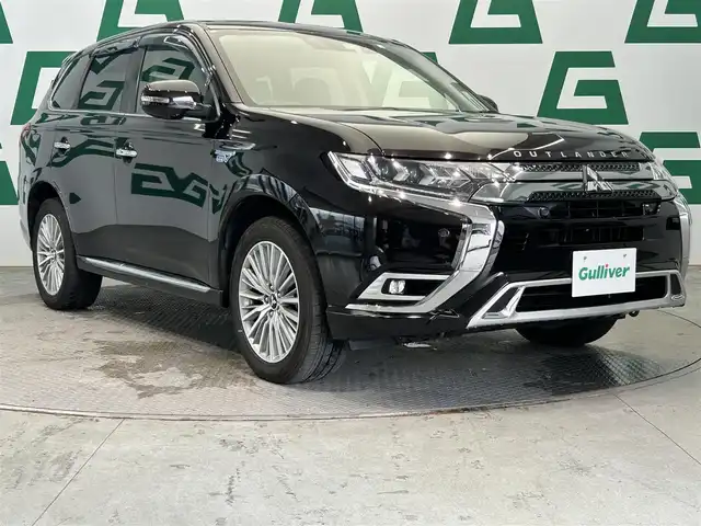 三菱 アウトランダー ＰＨＥＶ G 鹿児島県 2018(平30)年 5.9万km ルビーブラックP 社外７インチＳＤナビ【ＣＮ－ＲＥ０４ＷＤ】　/全方位カメラ　/電動パーキングブレーキ　/オートブレーキホールド　/革巻きステアリング　/パドルシフト　/ステアリングヒーター　/オールオートウィンドウ　/ＥＴＣ/ドアバイザー